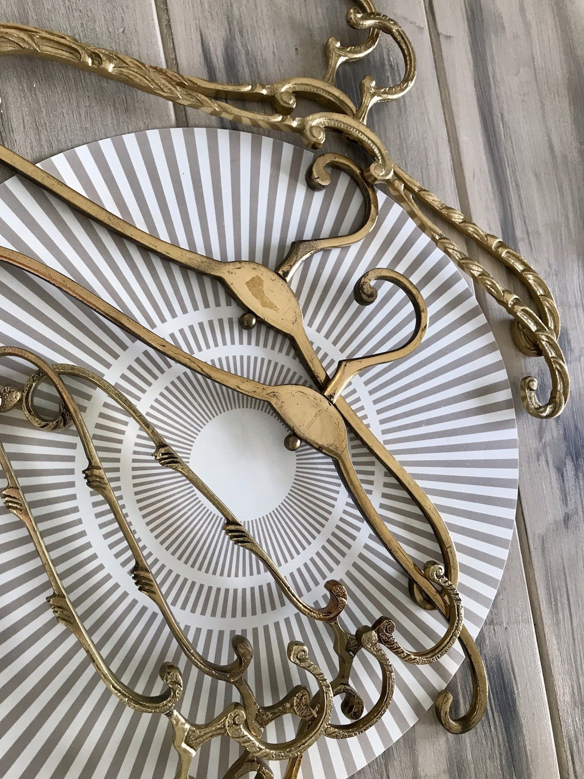 Antik? Alt Vintage 7 x  Kleiderbügel Messing massiv 3 Designs