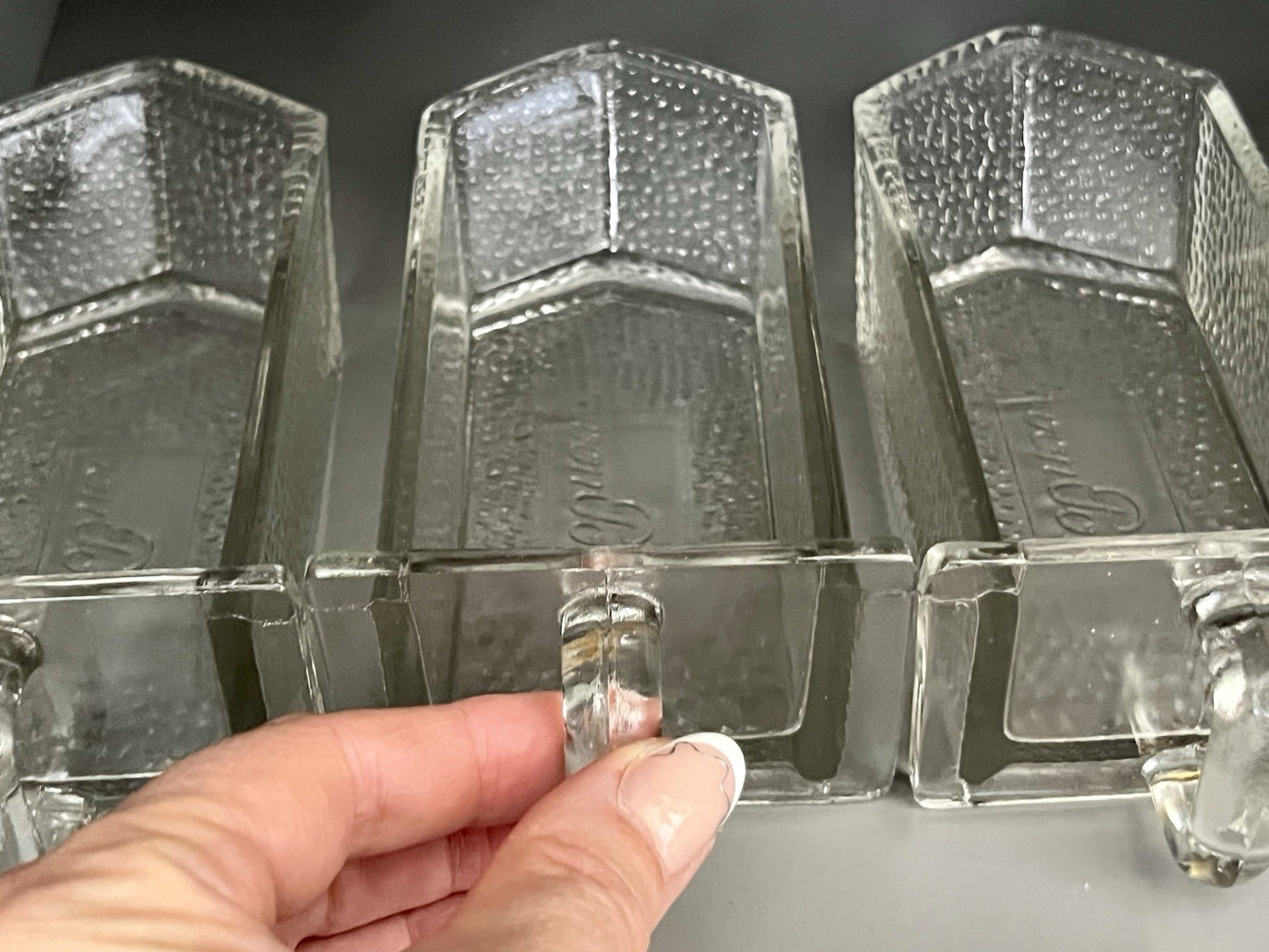 Antik Art Déco 8 Glas Schütten Pressglas von Poncet