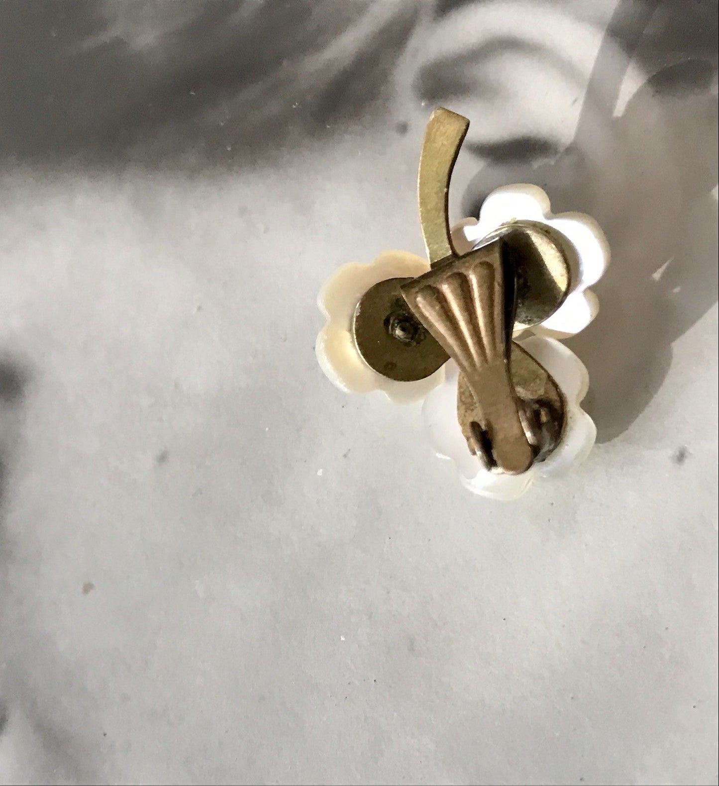Vintage 50er Ohrclipse Ohrringe 3 weiße Blumen
