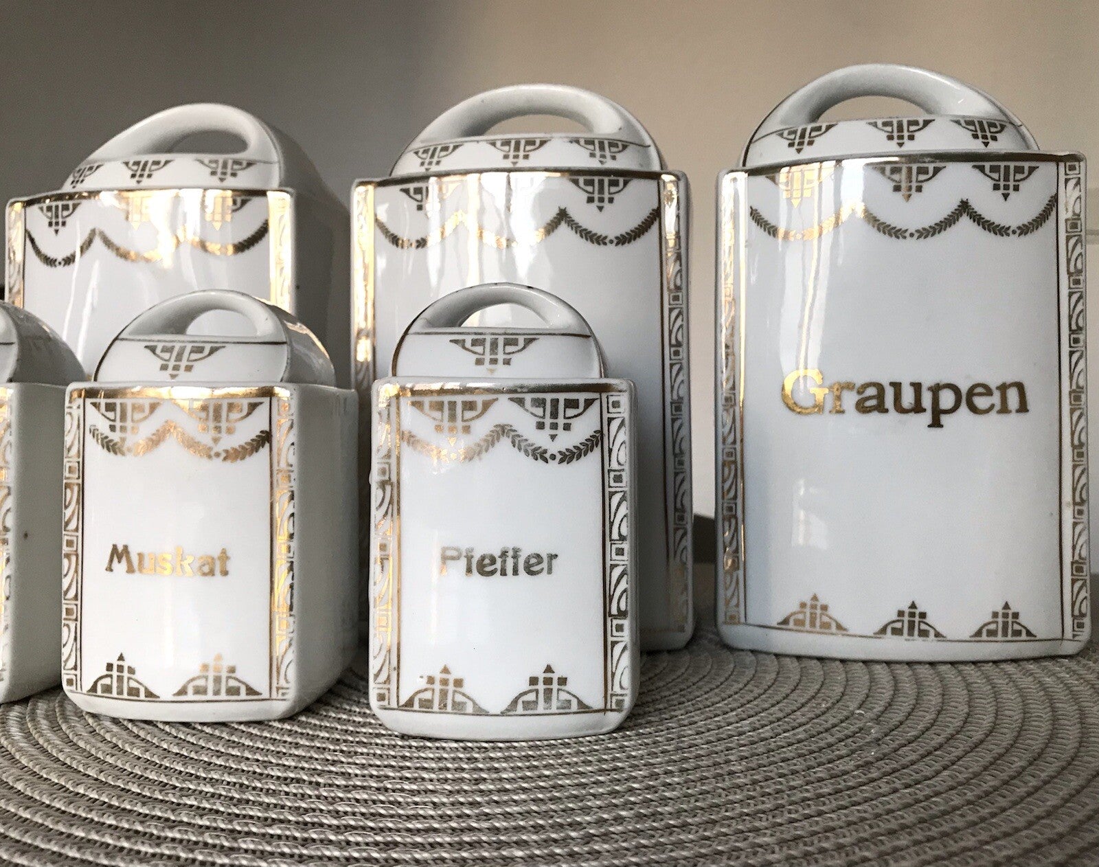 Antik Jugendstil 6 Porzellan Vorratsdosen Gefäße &1 Kännchen Graupen Sago Nudeln