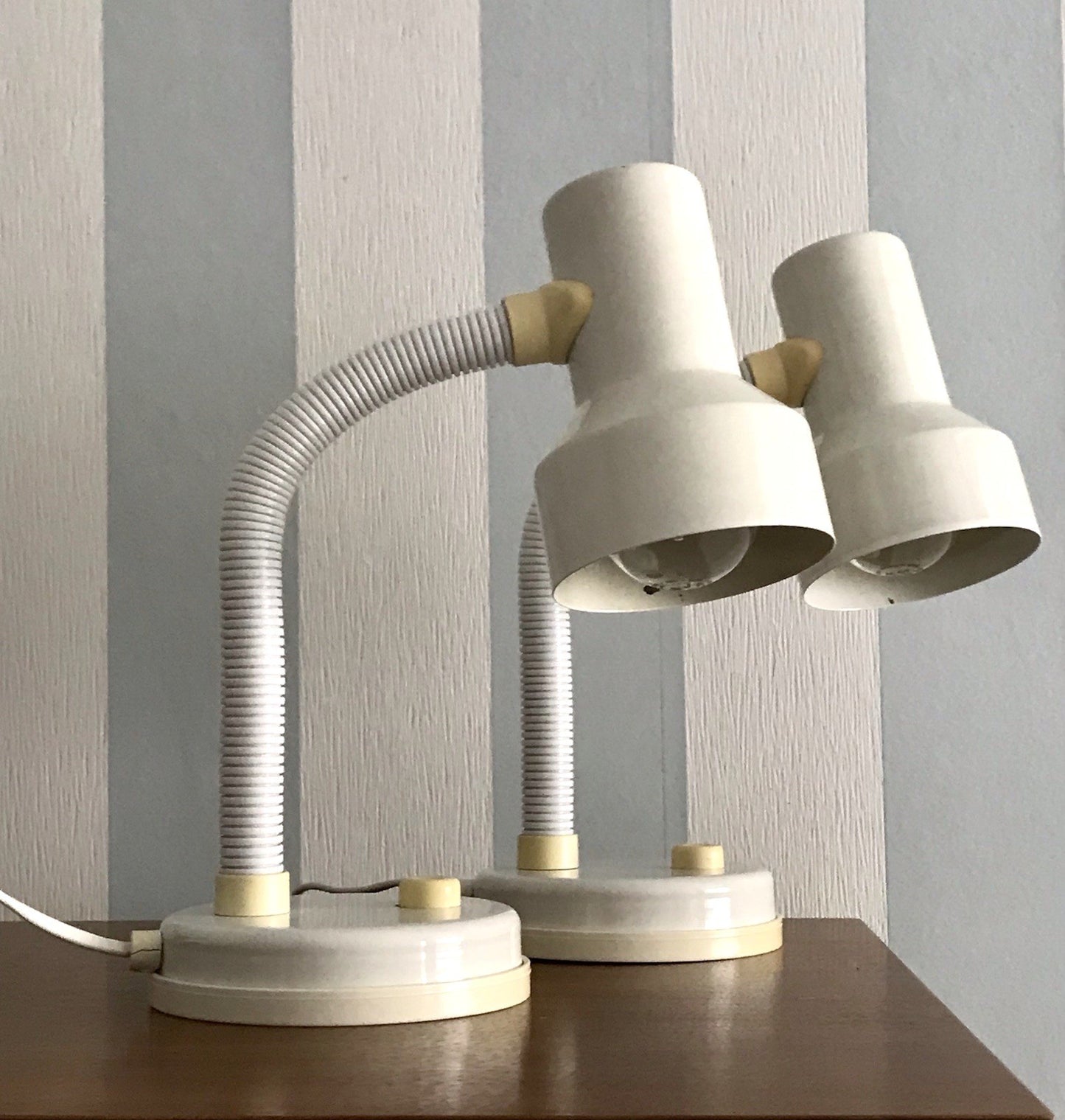 Vintage 70er 80er 2x Gelenkarm Tischleuchte Lampe Leuchte belgisch weiß