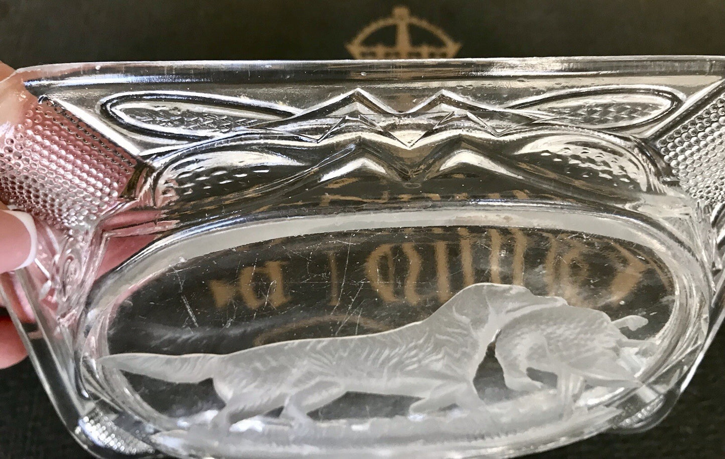 Antik alt Jugendstil Aschenbecher Ascher  farblos Glas Pressglas Jagdszene Hund