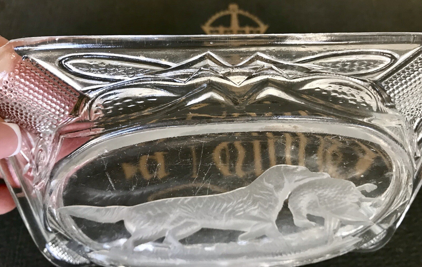 Antik alt Jugendstil Aschenbecher Ascher  farblos Glas Pressglas Jagdszene Hund