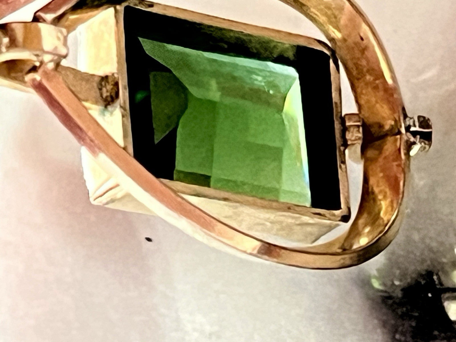 Vintage Designer Anhänger grüner Stein Amerik. Doublè vergoldet TeKa