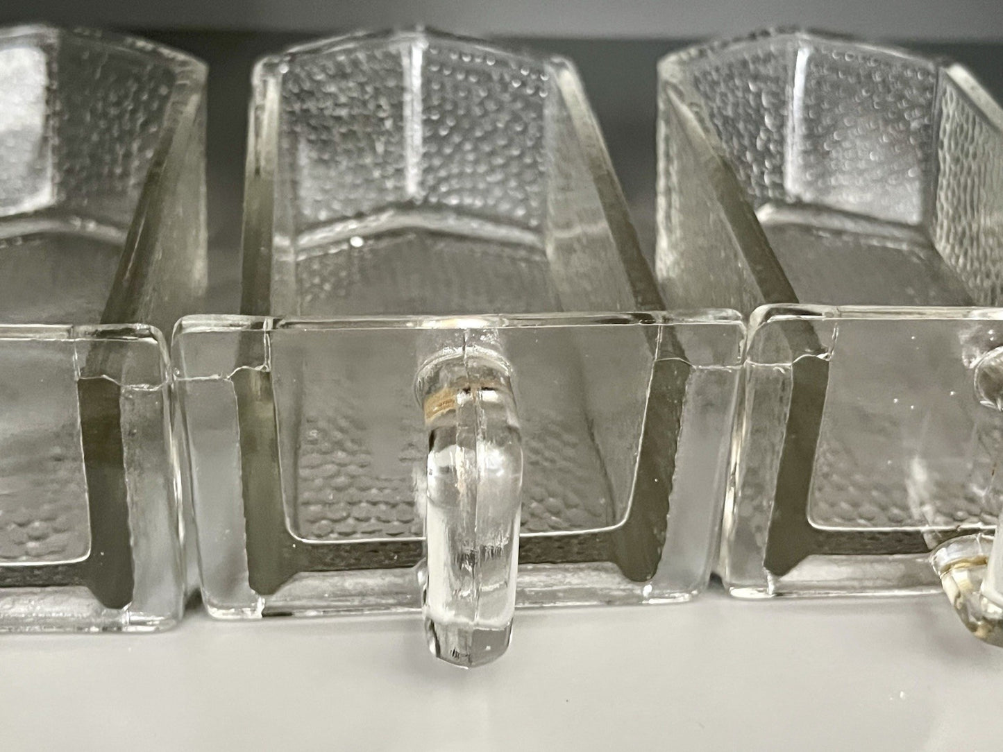 Antik Art Déco 8 Glas Schütten Pressglas von Poncet