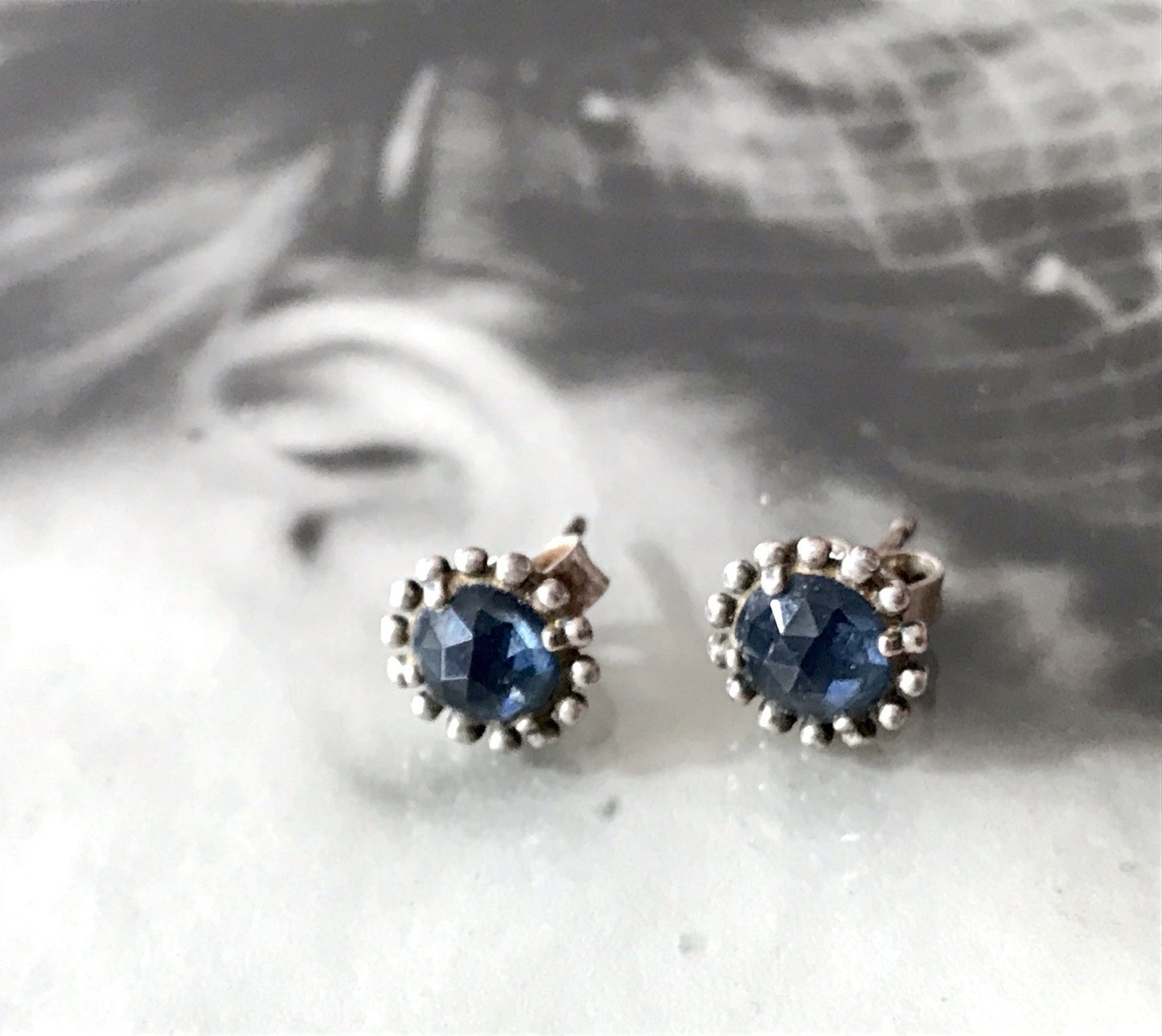 Vintage Ohrringe Ohrstecker DAMEN Silber blaue Steine Saphire? 925 Ohrstecker