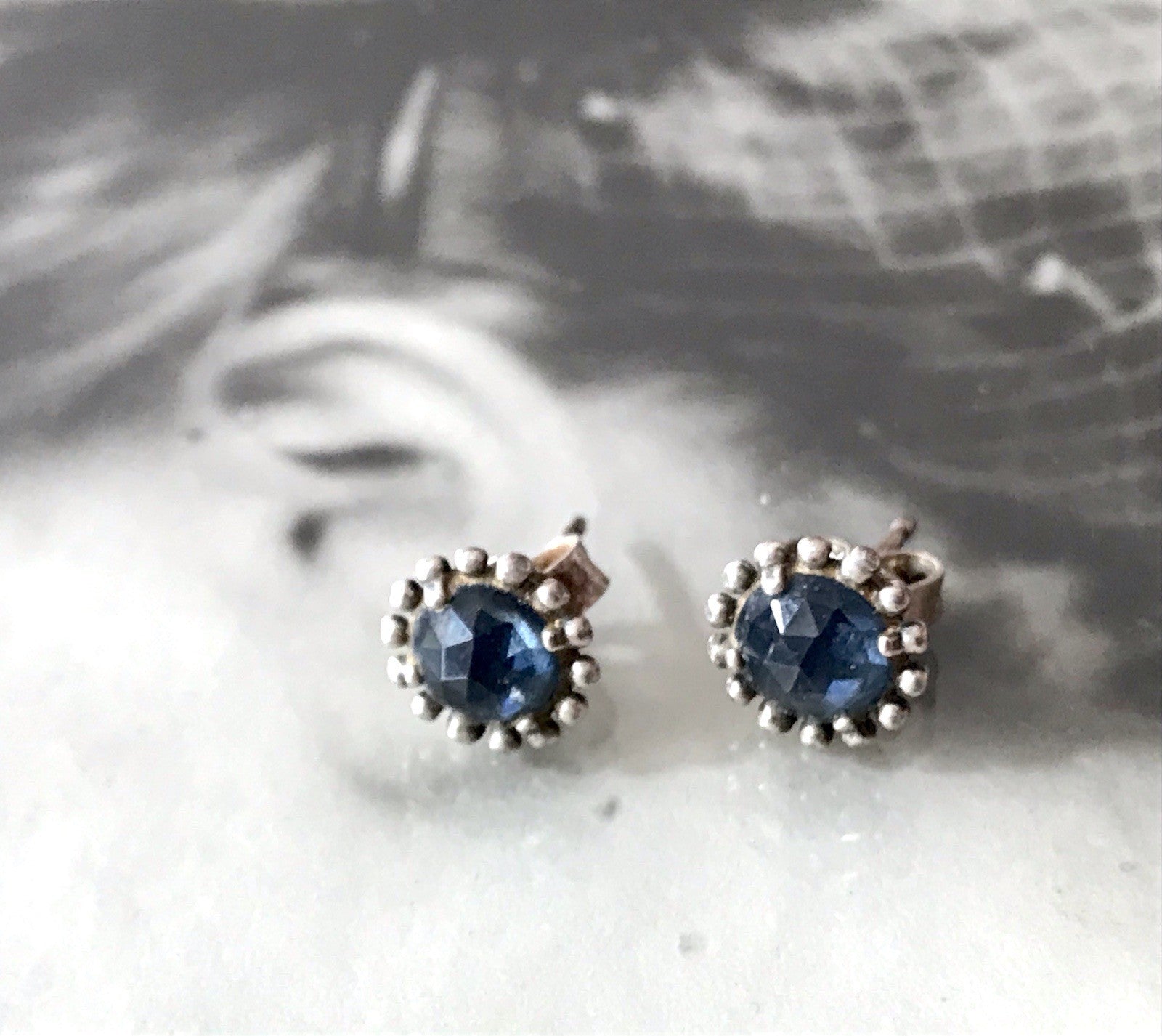 Vintage Ohrringe Ohrstecker DAMEN Silber blaue Steine Saphire? 925 Ohrstecker