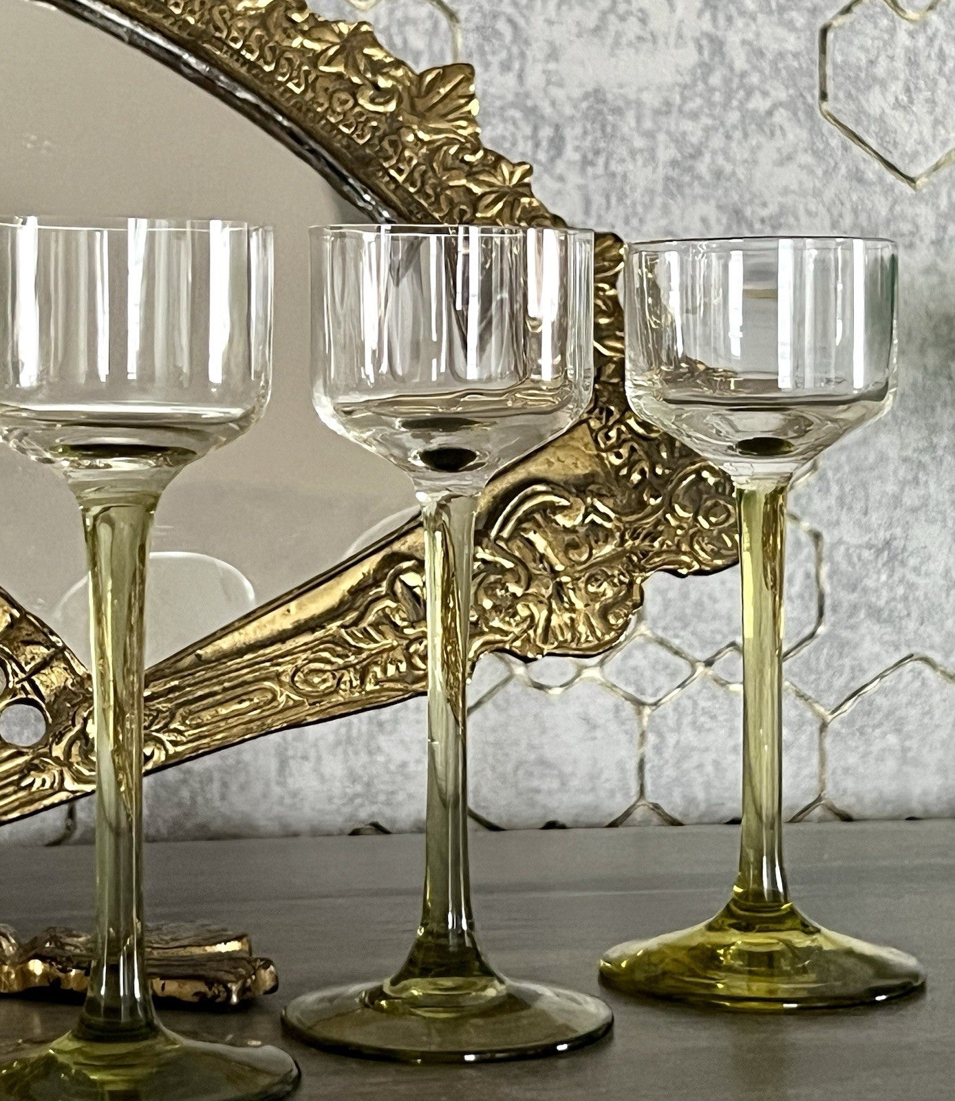 Antik 3x Jugendstil Art Déco Glas Likörgläser Stiel grüngelb optisch gerippt