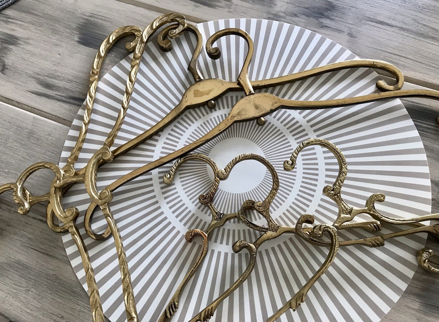 Antik? Alt Vintage 7 x  Kleiderbügel Messing massiv 3 Designs