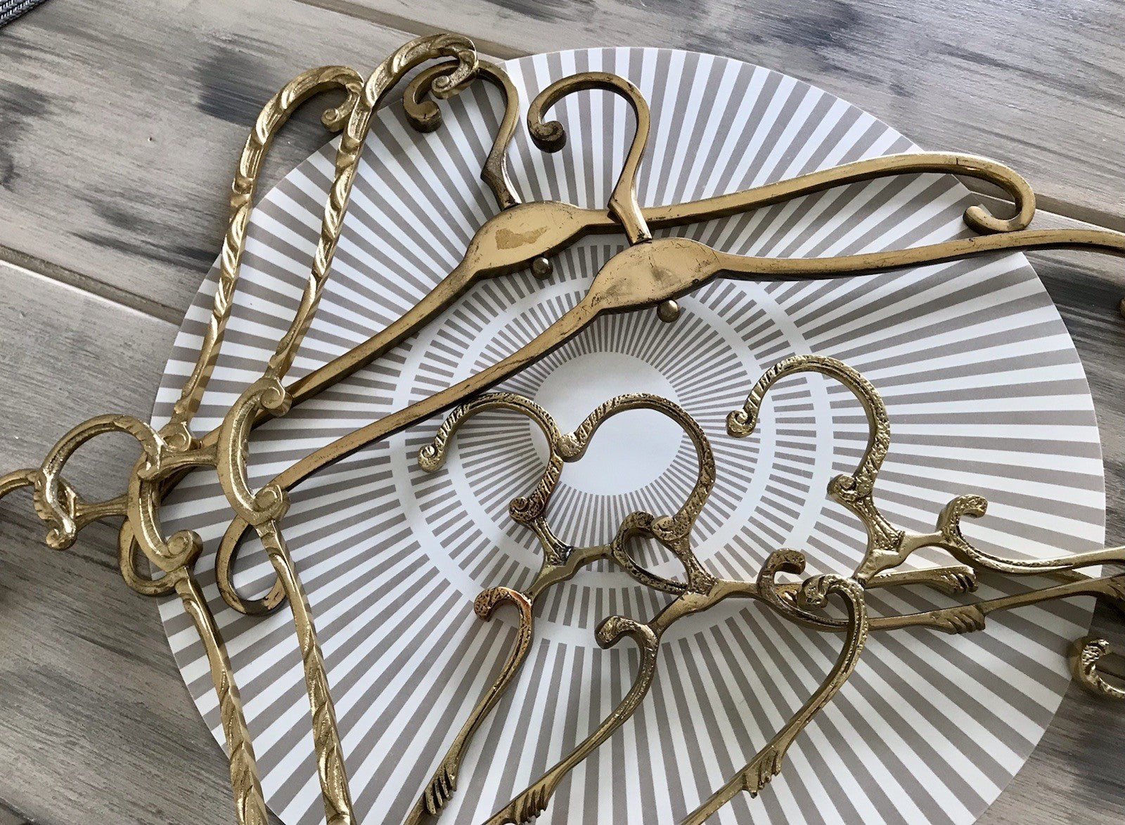 Antik? Alt Vintage 7 x  Kleiderbügel Messing massiv 3 Designs