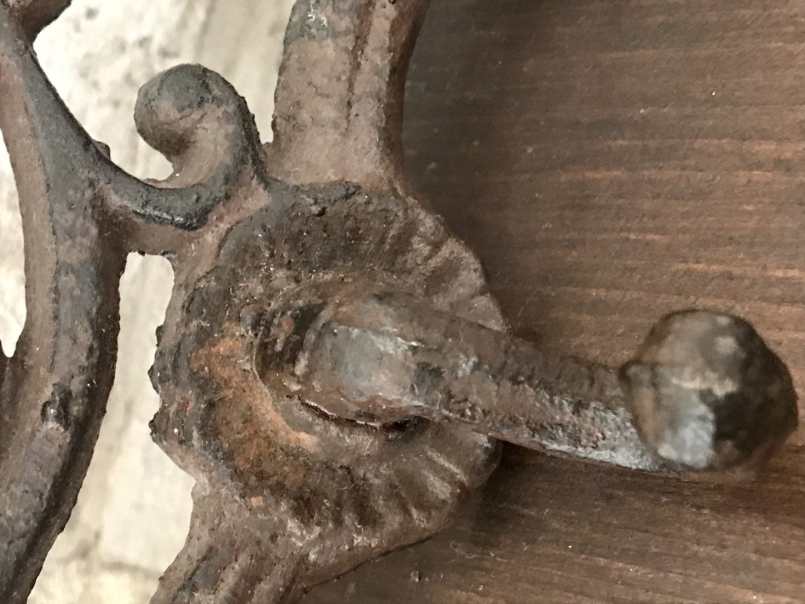 Nostalgie Landhaus Antiklook antikisiert Handtuchhalter Eisenguss  Gusseisen