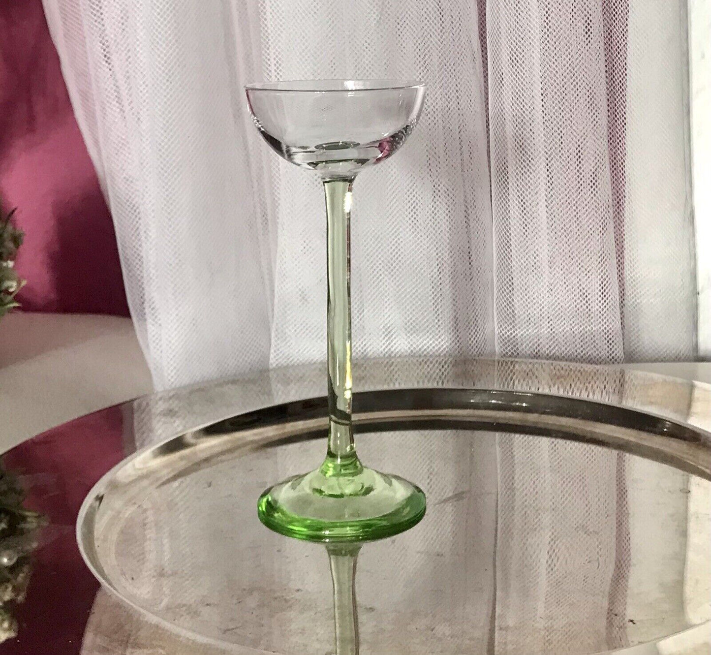 Antik Uranglas langstielig 1 Jugendstil Glas Likörglas Stengelglas grüner Stiel