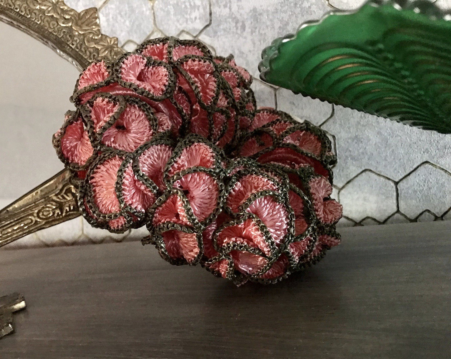 Alt Vintage 17 Serviettenringe rosa & grau  gehäkelt 50er-70er Jahre Kunstbast