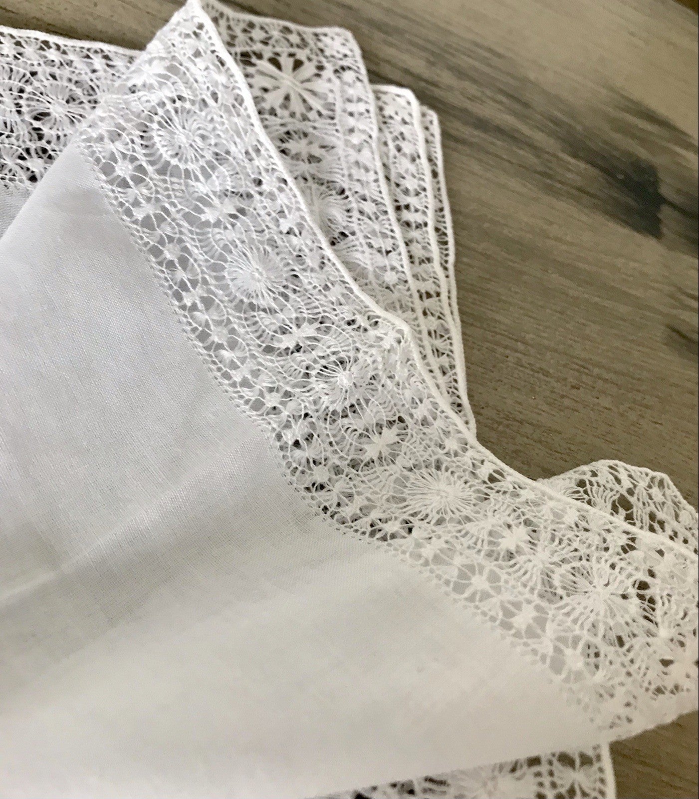 Antik 4x Taschentuch Taschentücher Stickerei weiß Batist Spitze elegant bestickt