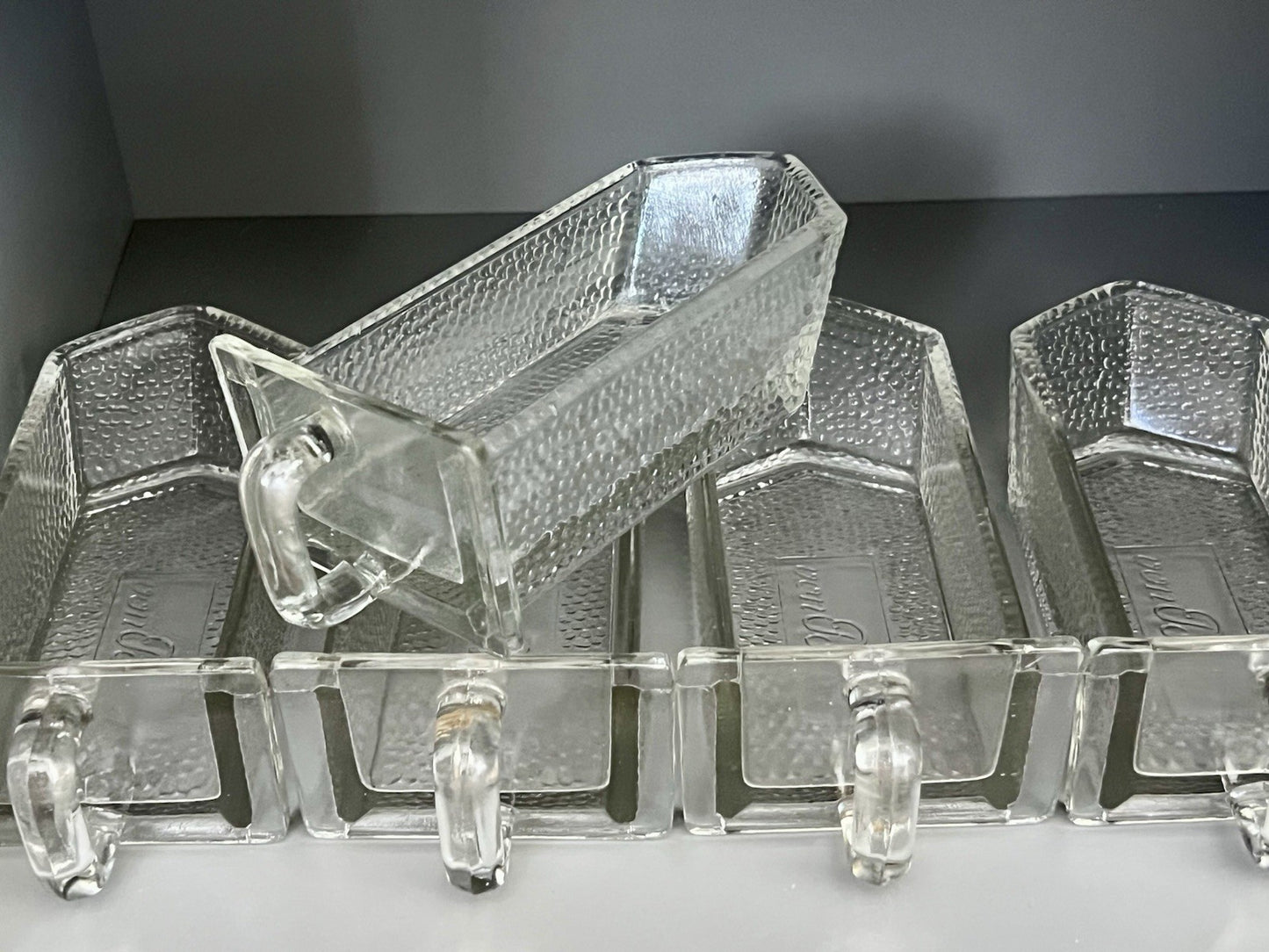 Antik Art Déco 8 Glas Schütten Pressglas von Poncet