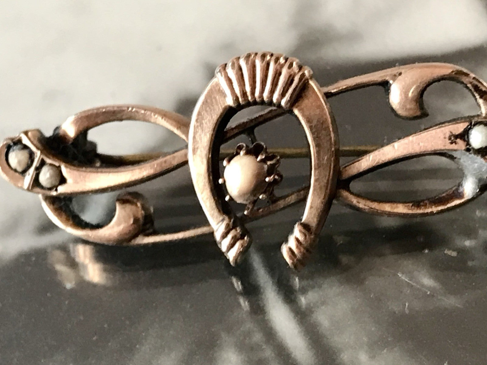 Antik Biedermeier Jugendstil Brosche rotgoldfarben Saatperlen Walzgold