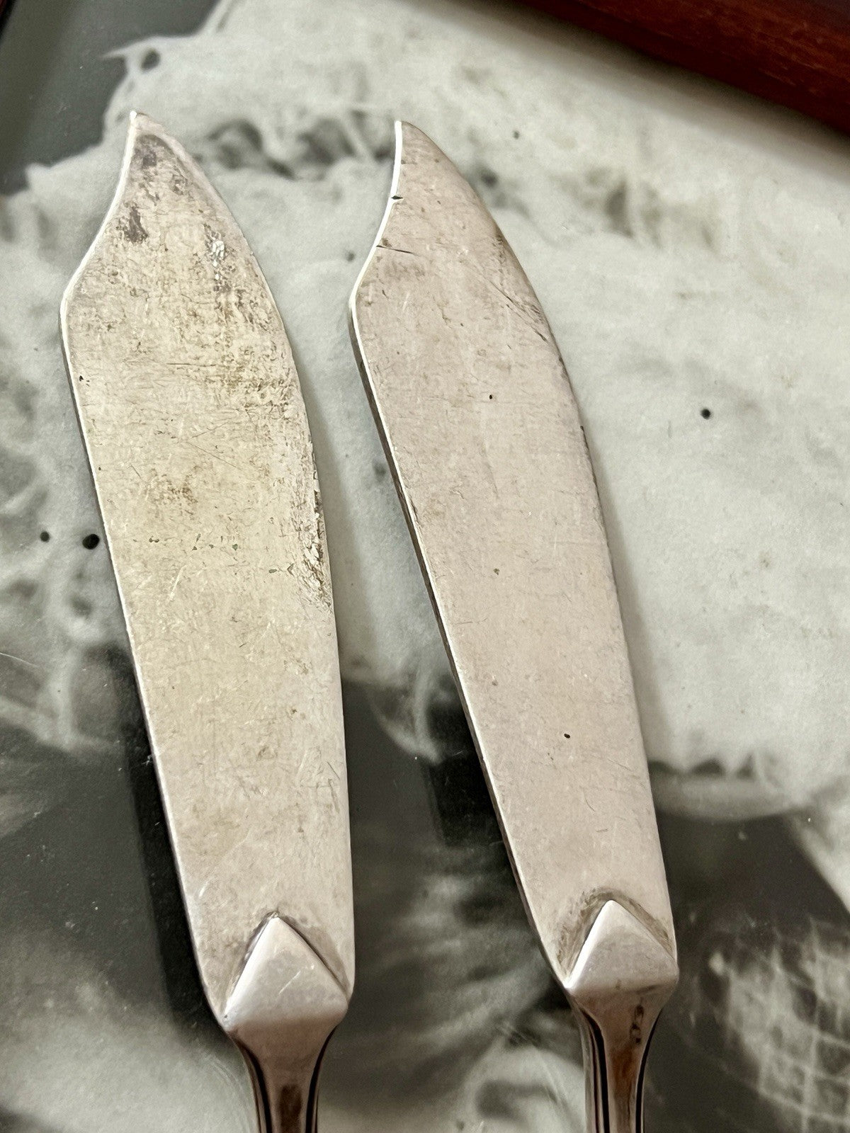 Antik deutsch 2 Fischmesser Besteck 800 Silber Fadenmuster