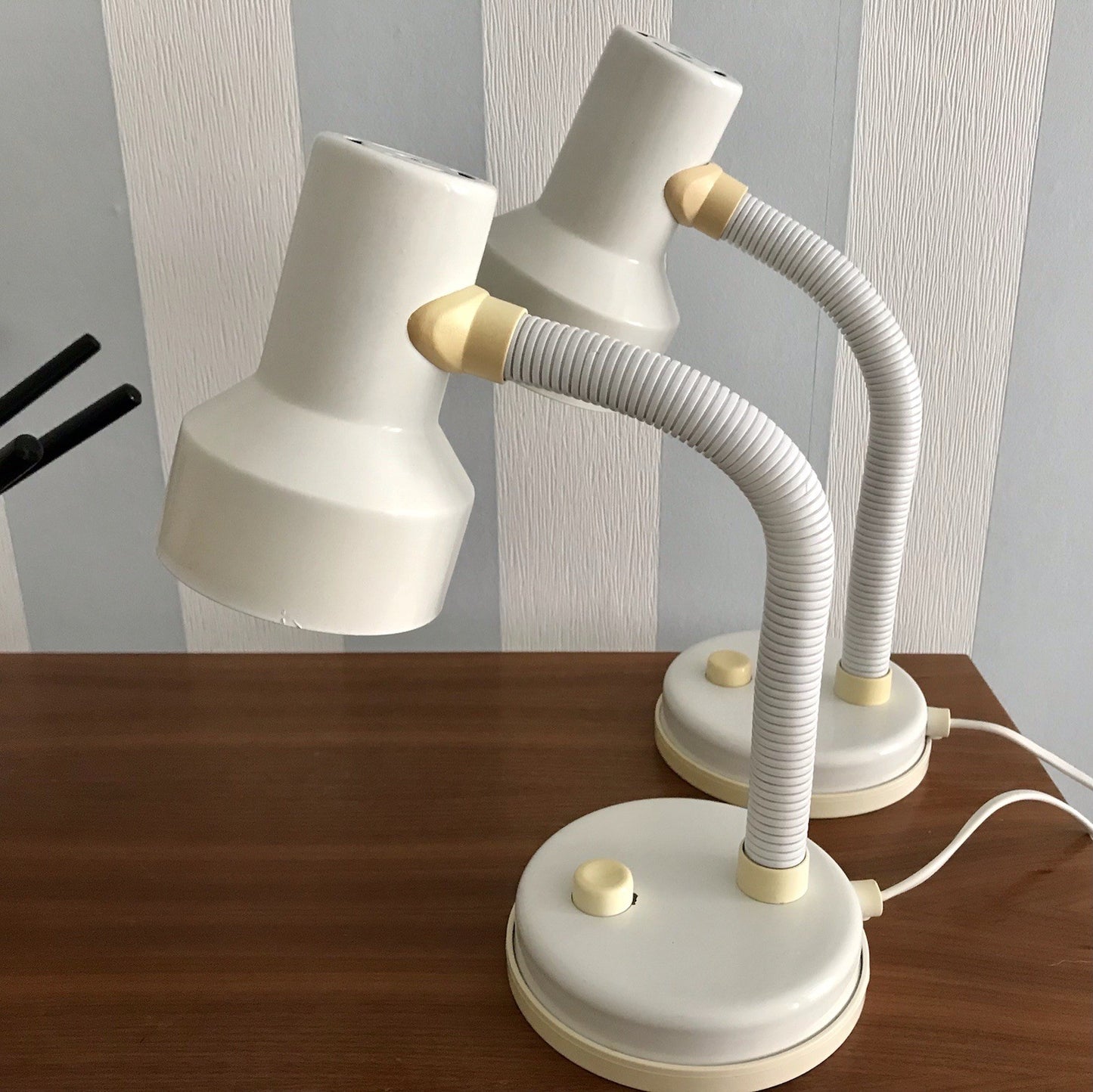 Vintage 70er 80er 2x Gelenkarm Tischleuchte Lampe Leuchte belgisch weiß