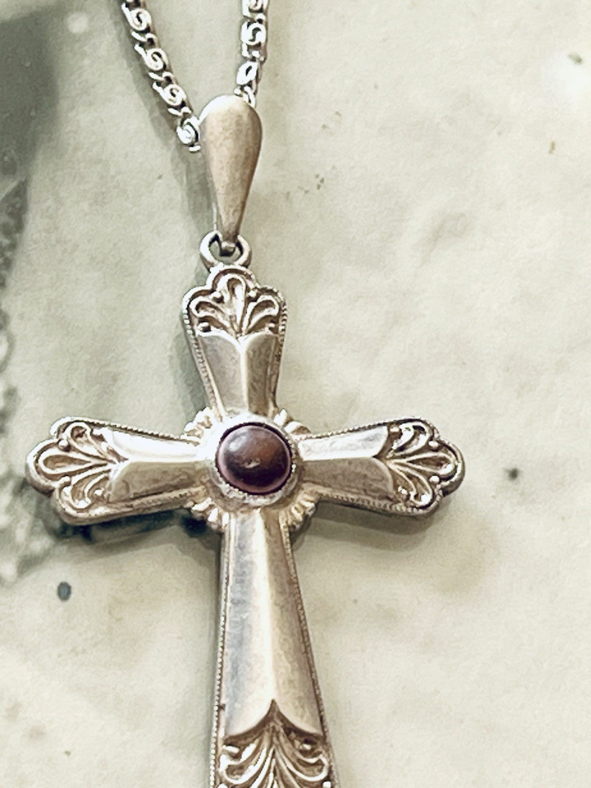 Antik alt  835 groß Silber Kreuz Anhänger Kettenanhänger Relief brauner Stein