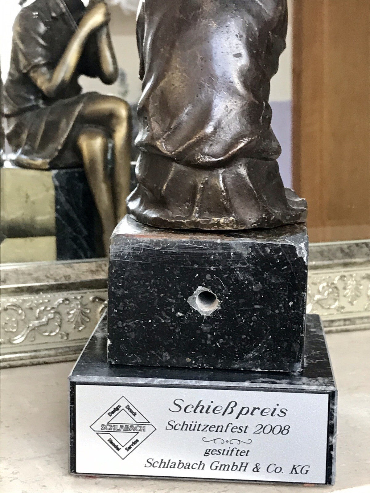 Vintage Bronze Figur Skulptur sitzendes Mädchen m. Hand am Kinn Marmorsockel