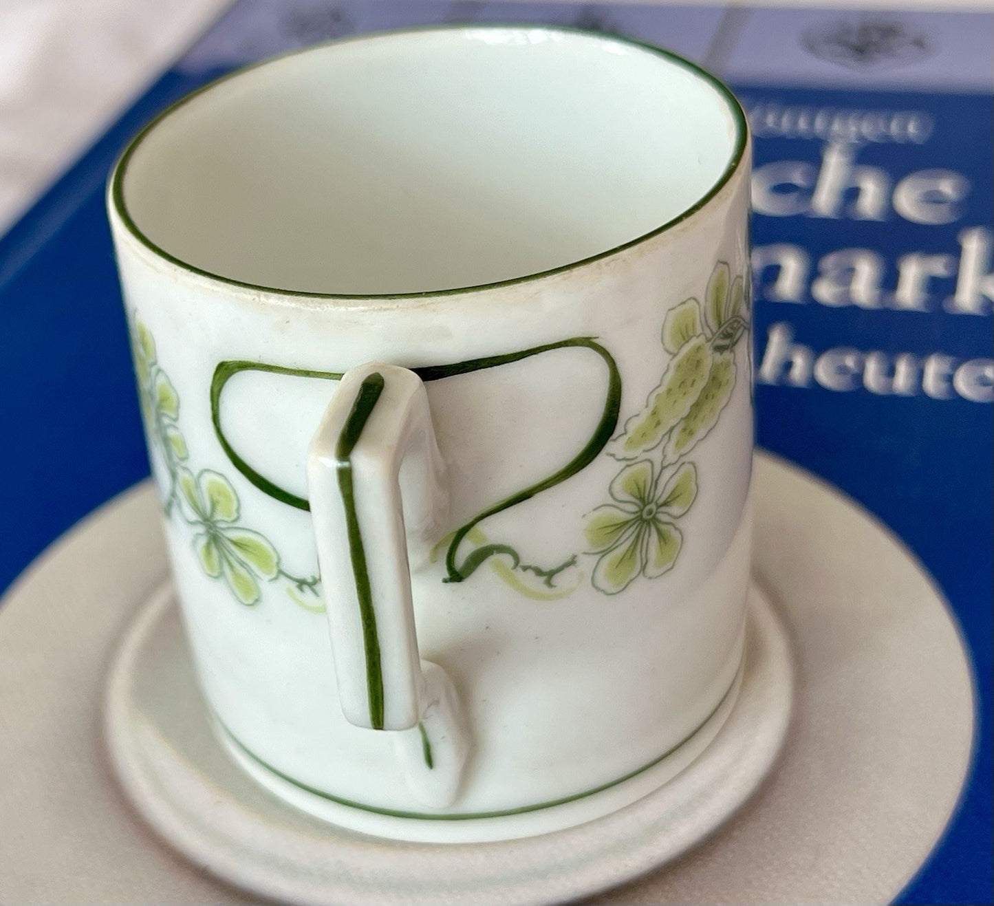 Antik Jugendstil Porzellan 1 (von 2)  Mokka Tasse Bloch Dr. Widera&Co fein