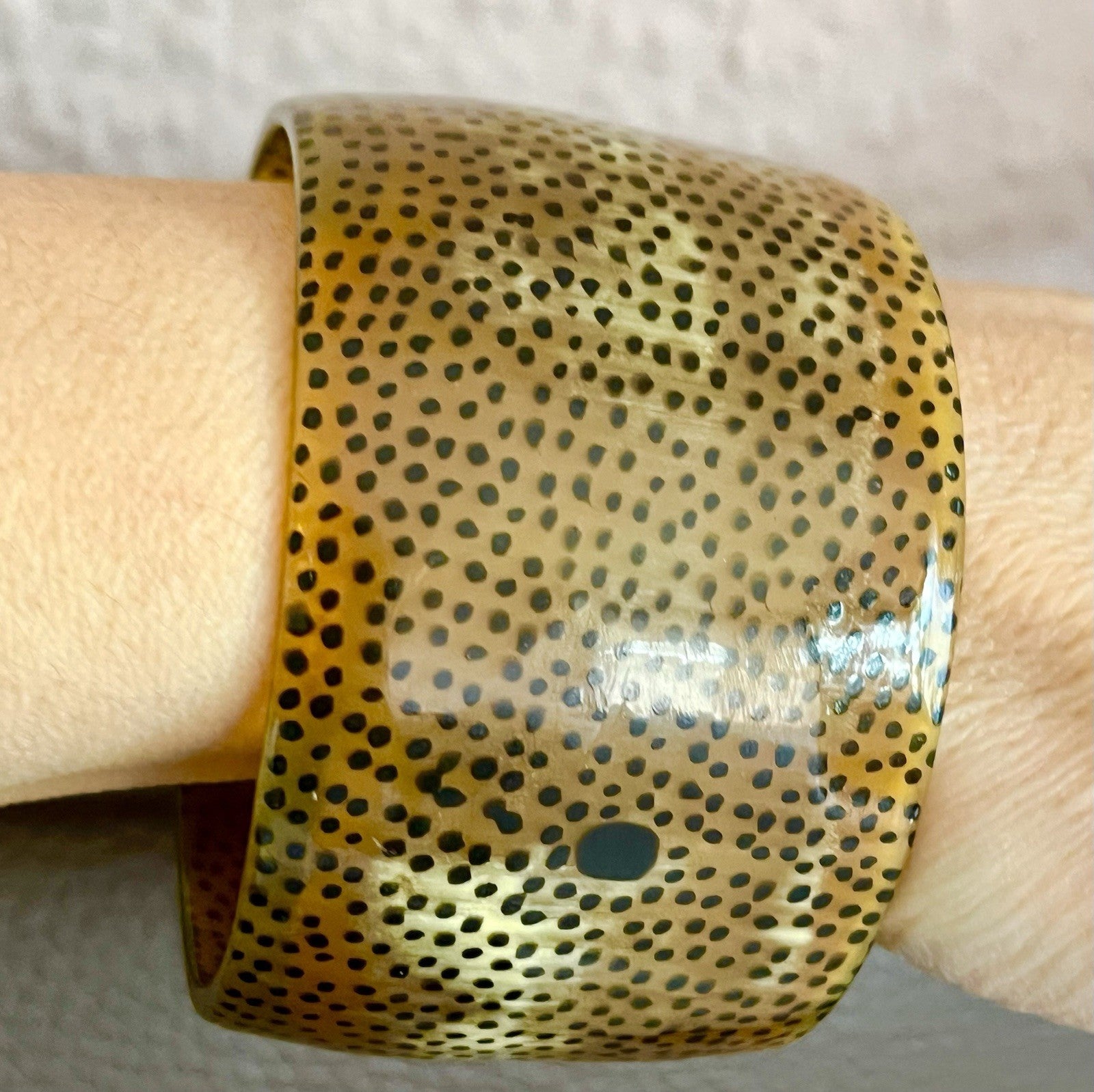 Vintage 1970er Armband Armreif Resin Afrika Büffelhorn-Optik Boho Tiermuster