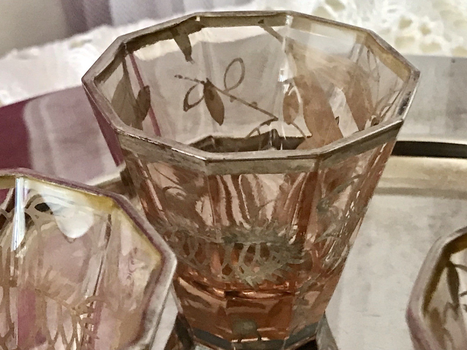 Antik ? Art Déco?  4 Likörgläser Schnapsgläser kantig Silberbeschichtung Böhmen?