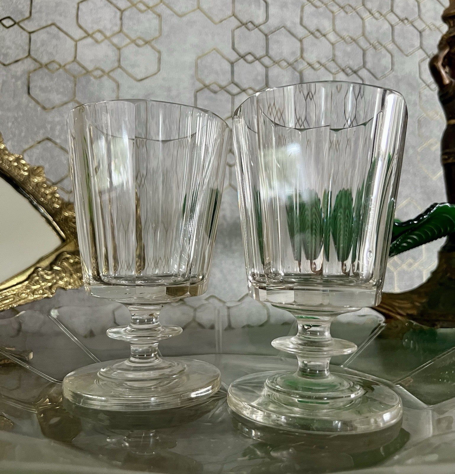 Antik 2 Biedermeier Weinbecher Edel oktagonal 8eckig Glas Weinkelch Schälschliff