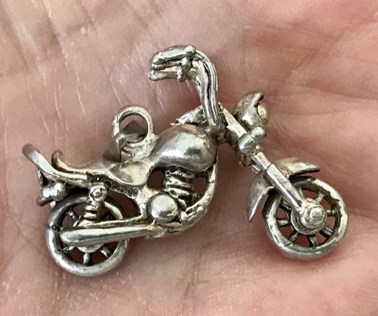 Vintage alt Anhänger Kettenanhänger Silber Motorrad Biker bewegliche Räder!