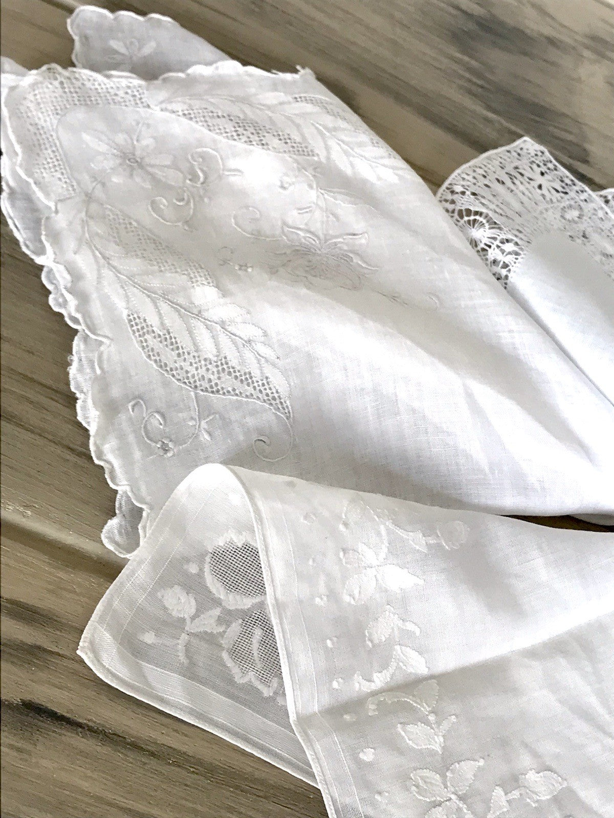 Antik 4x Taschentuch Taschentücher Stickerei weiß Batist Spitze elegant bestickt