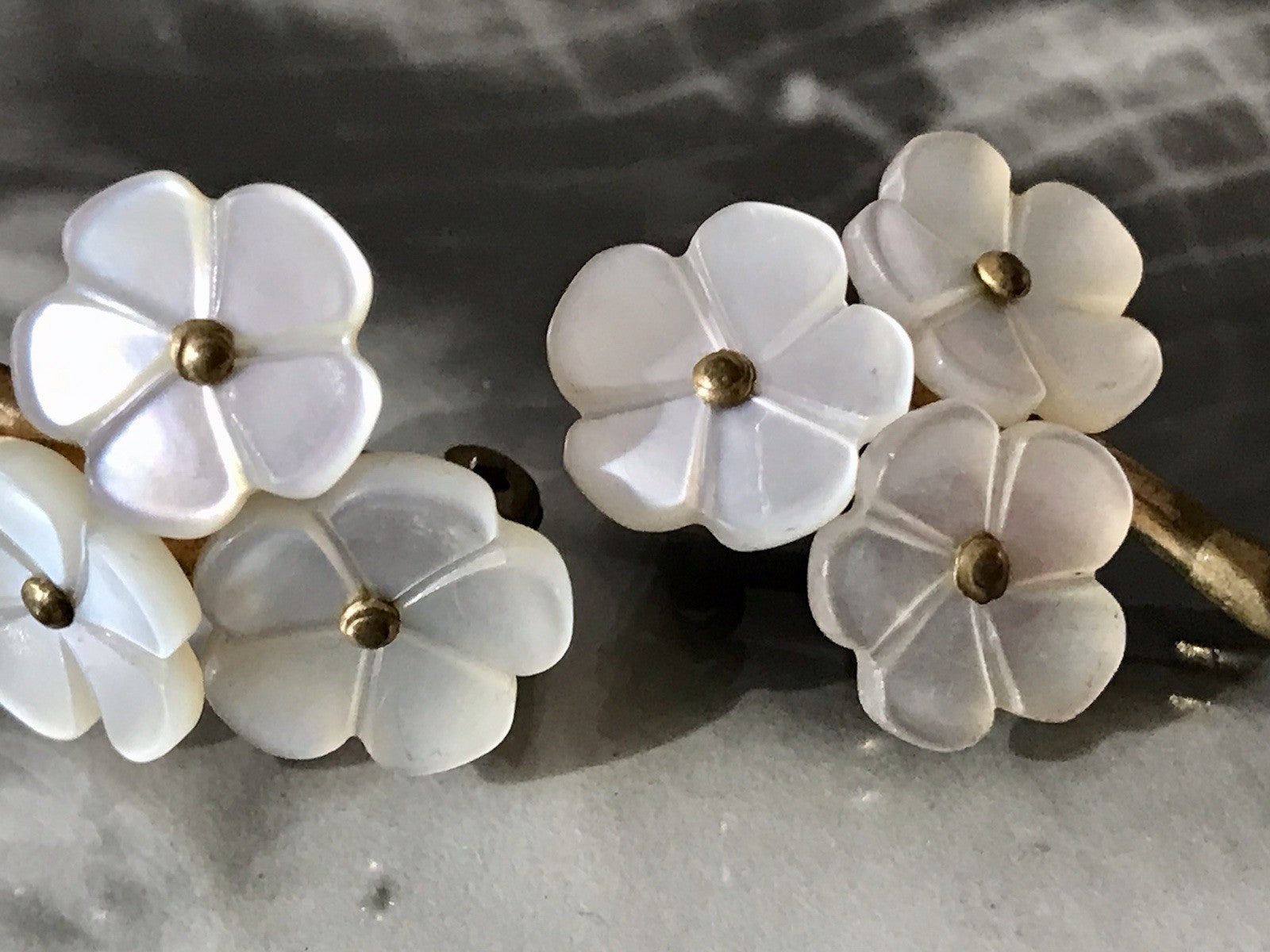 Vintage 50er Ohrclipse Ohrringe 3 weiße Blumen