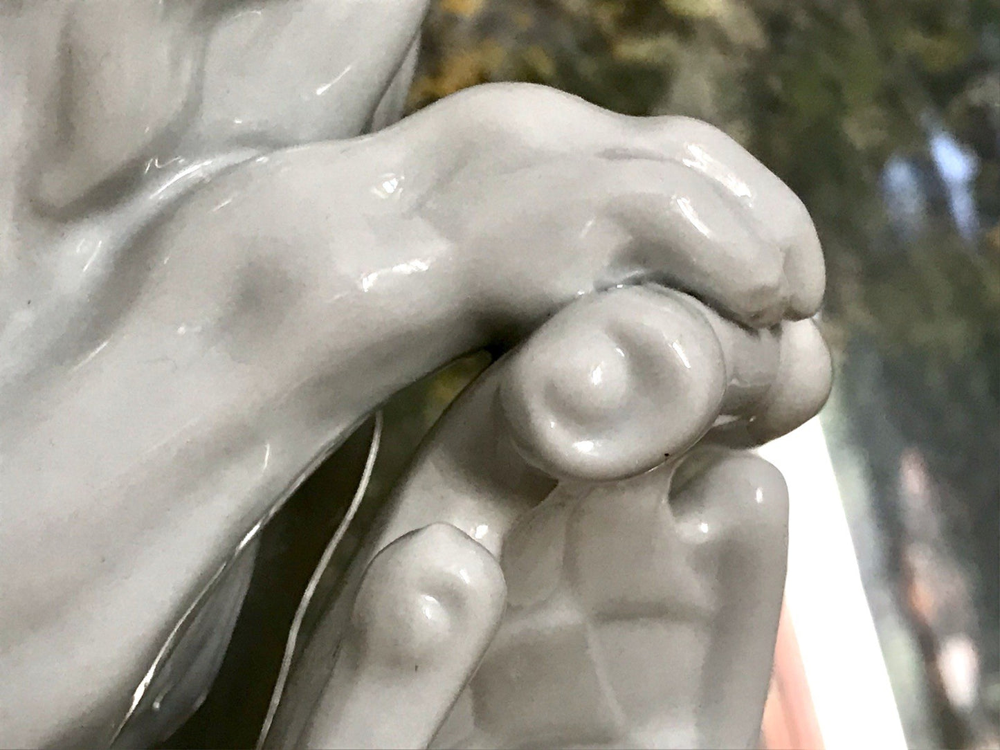 Antike Replik Porzellan Figur Löwe weiß auf Sockel Neundorf