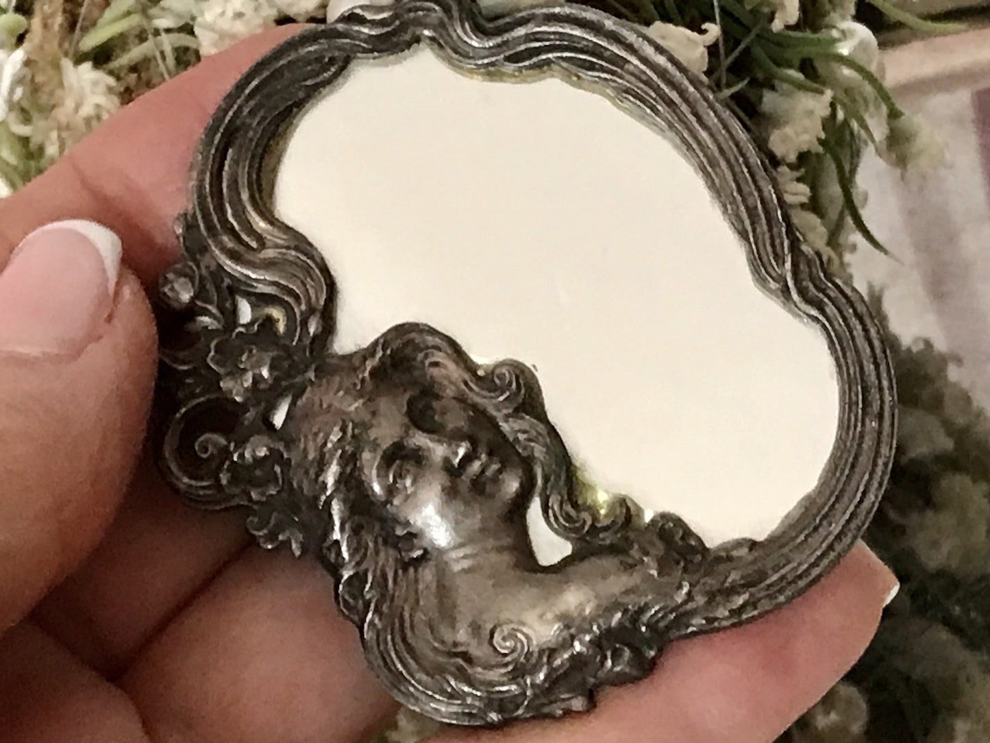Antik kleiner Taschenspiegel Spiegel versilbert Jugendstil Frau-Büste
