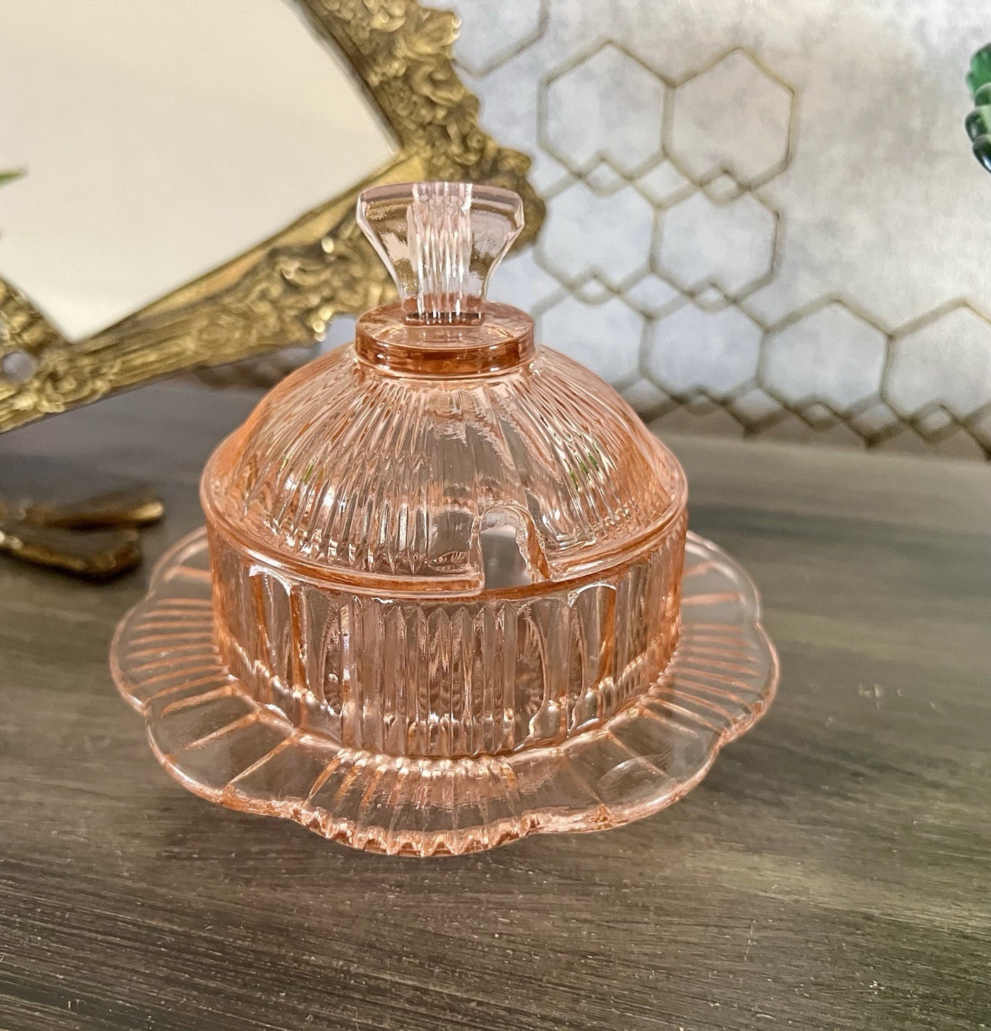Antik Art Déco Glas Dose Honigdose Zuckerdose? Zierdose Pressglas Rosalin rosa
