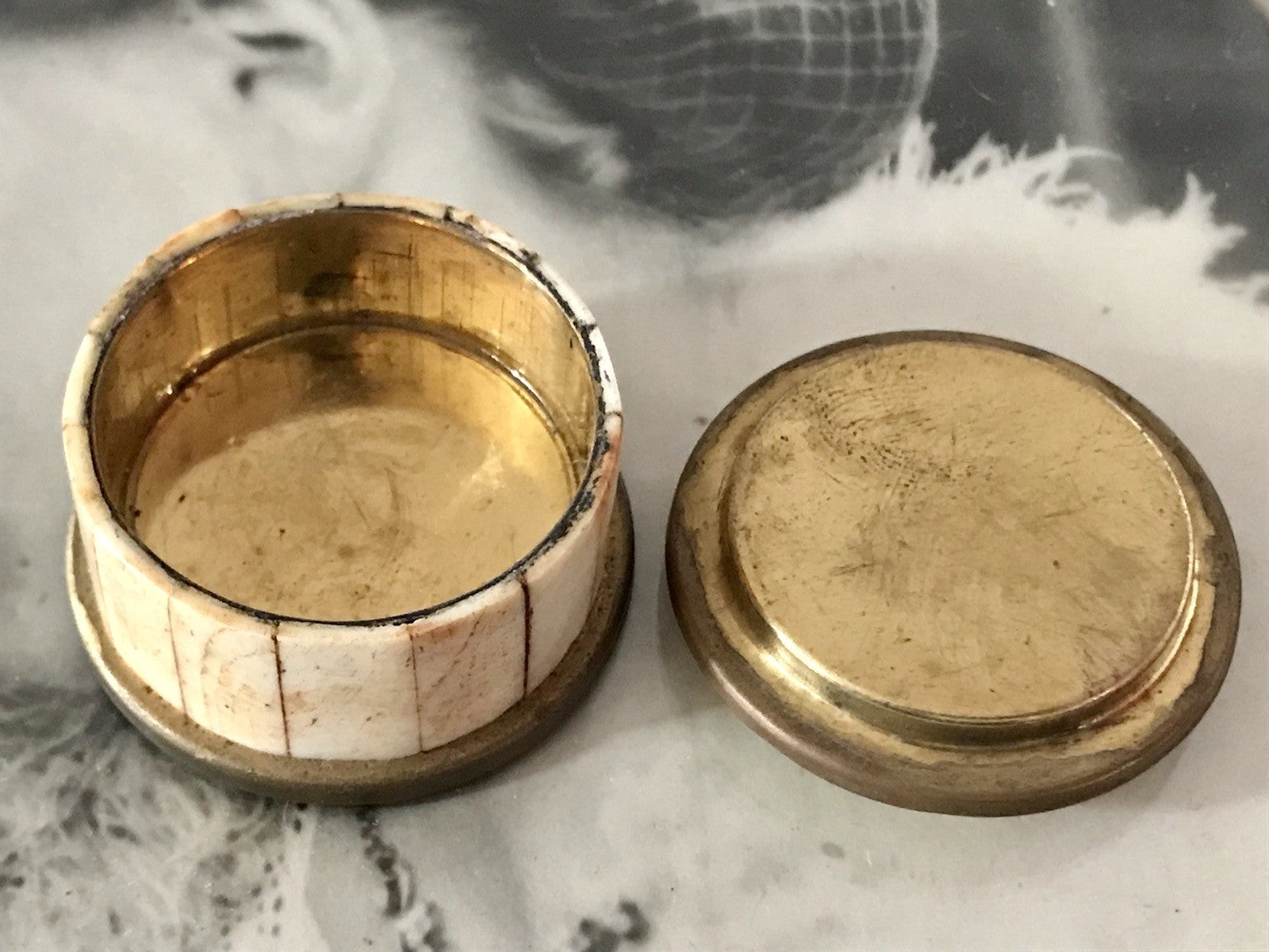 Antik? alt Döschen Pillendöschen Messing Horn Mosaik Intarsie