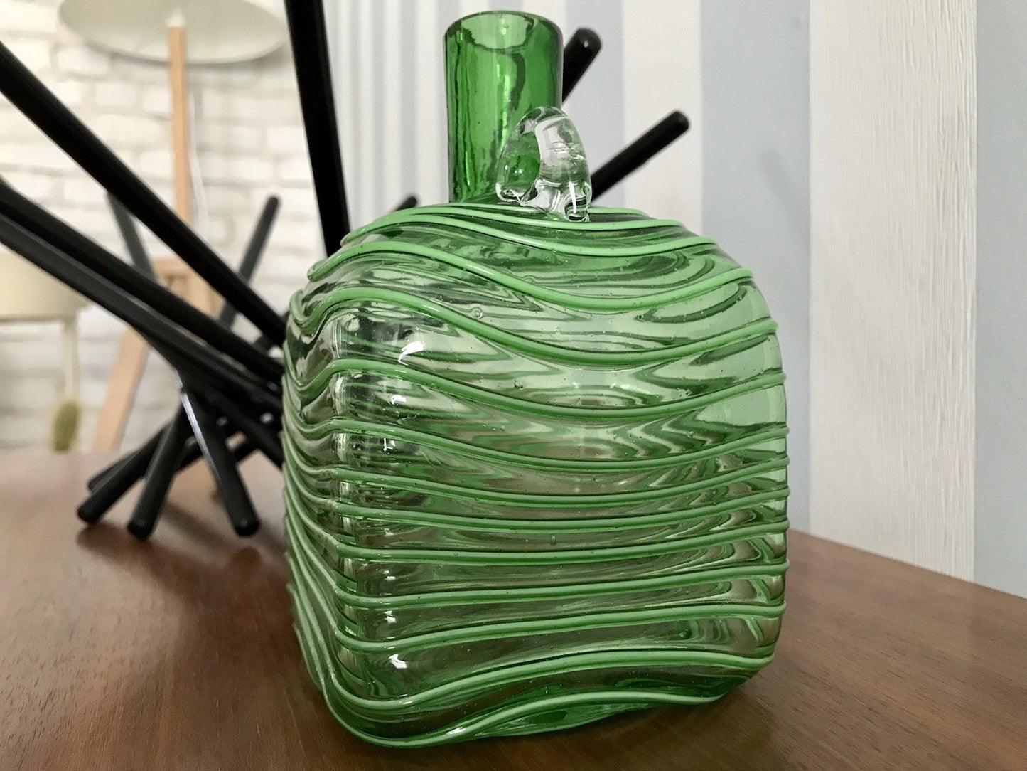 Vintage Vase Murano? Glasvase grün Aufschmelzungen Fäden Henkelvase