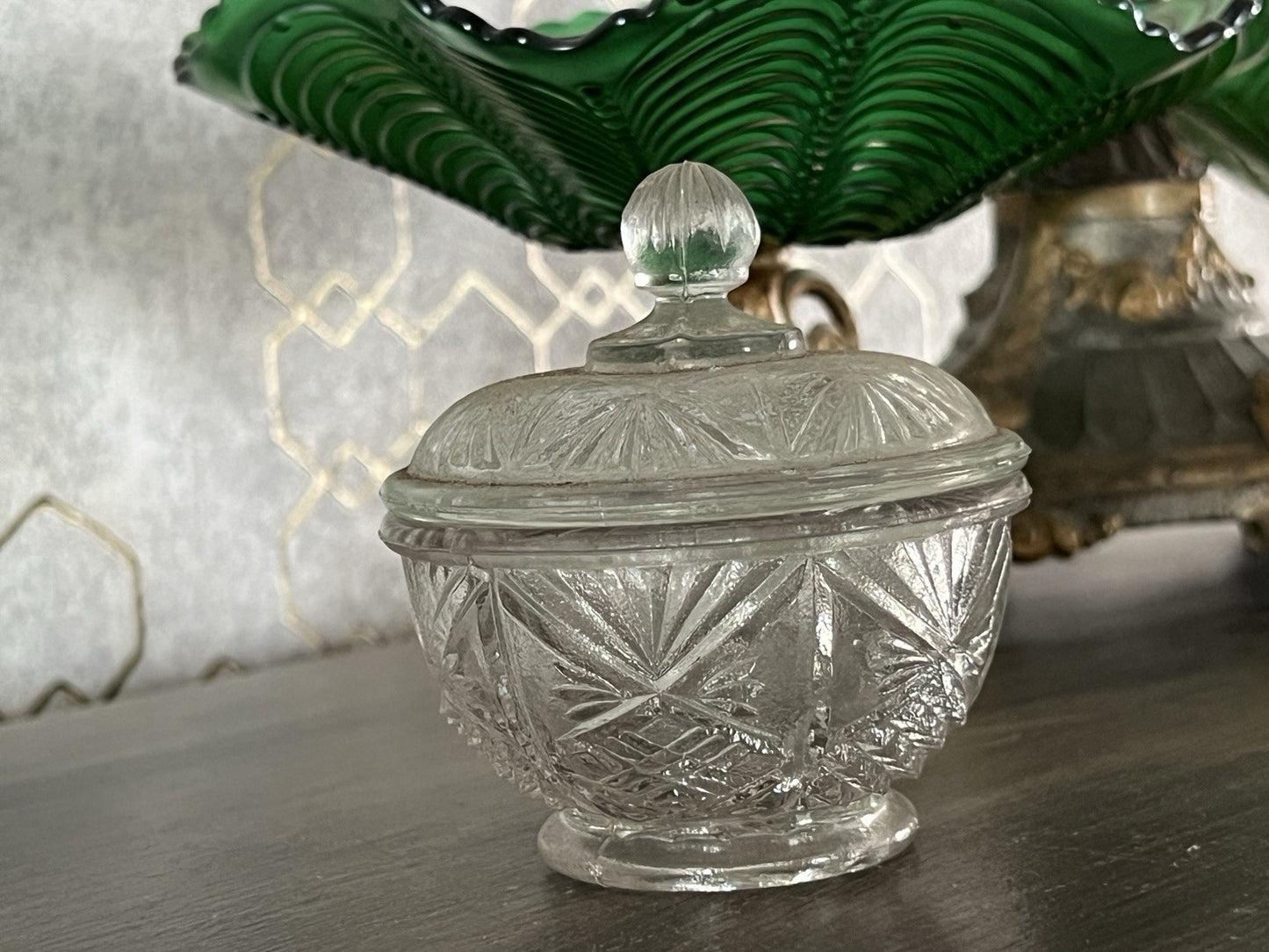 Antik Art Déco kleine Dose Deckeldose Zierdose Pressglas Glas