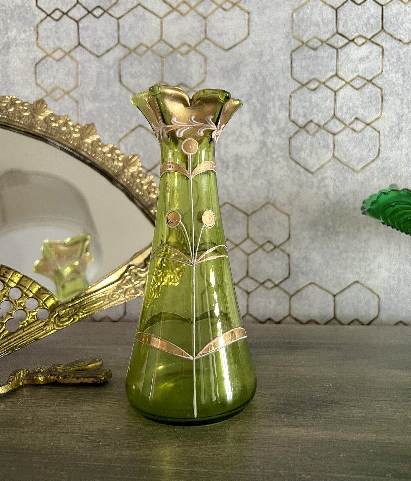 Antik Jugendstil grün kleine Vase Glasvase Gold-Staffage Emaille Abriss