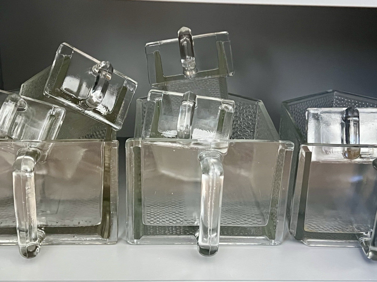 Antik Art Déco 8 Glas Schütten Pressglas von Poncet