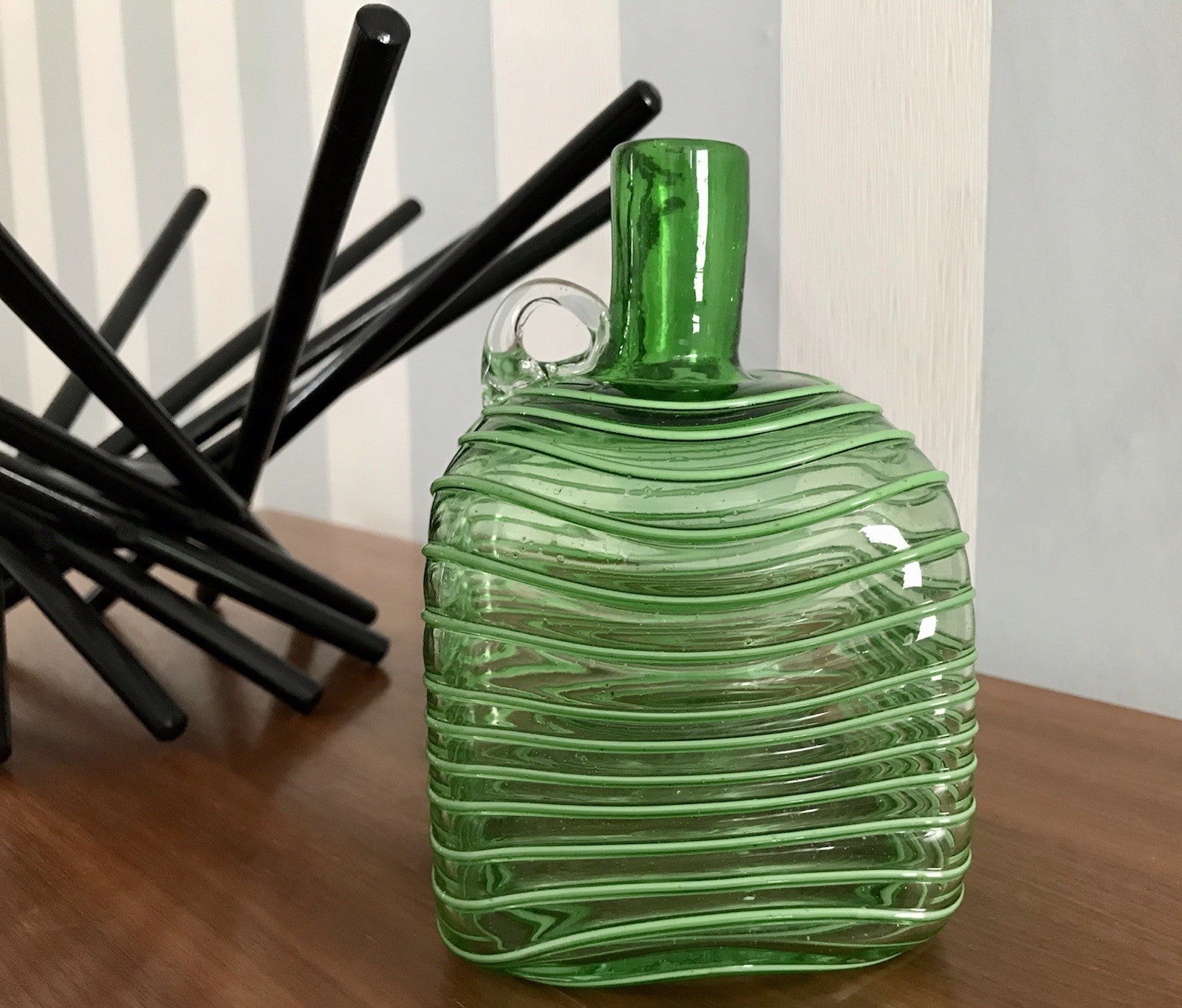 Vintage Vase Murano? Glasvase grün Aufschmelzungen Fäden Henkelvase