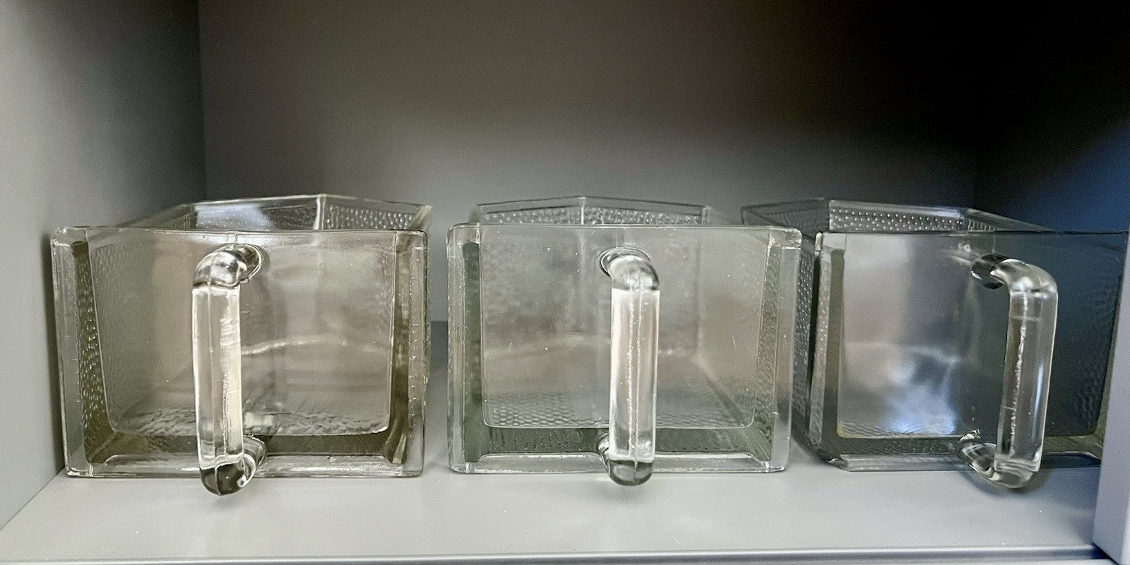 Antik Art Déco 8 Glas Schütten Pressglas von Poncet
