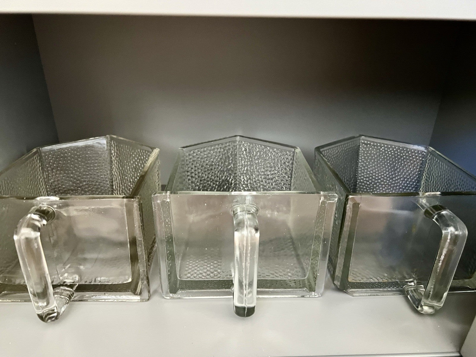 Antik Art Déco 8 Glas Schütten Pressglas von Poncet