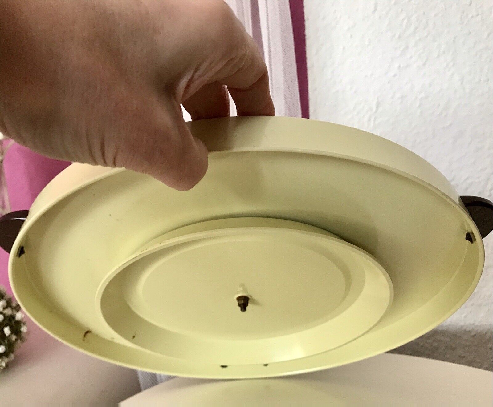 Vintage drehbare Tortenplatte Kunststoff & Glas Spitzen-Muster Vanille schwarz