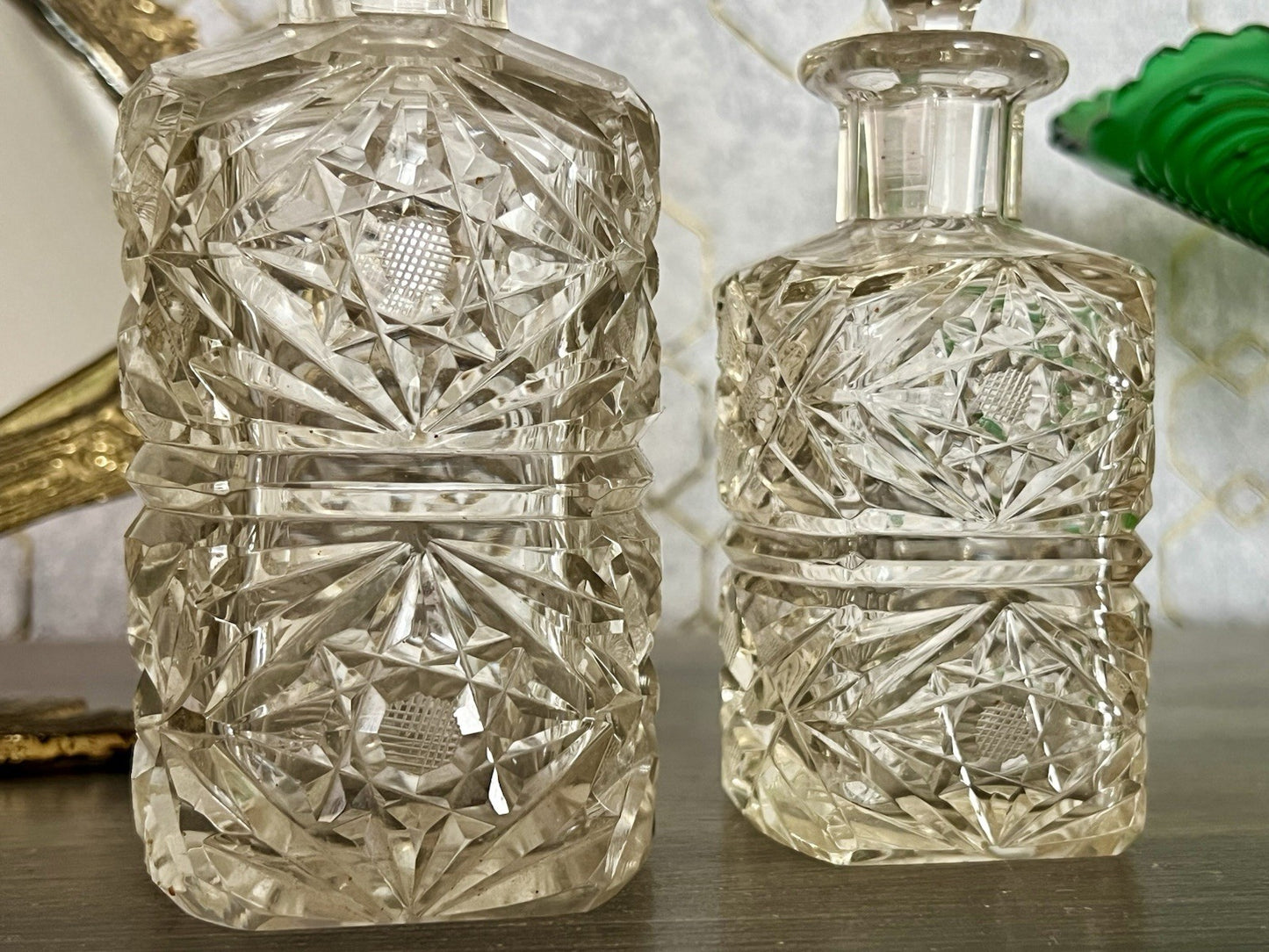 Antik ~1850-90 Baccarat 2x Flakon Parfüm kleine Glaskaraffe Schnitt Bleikristall