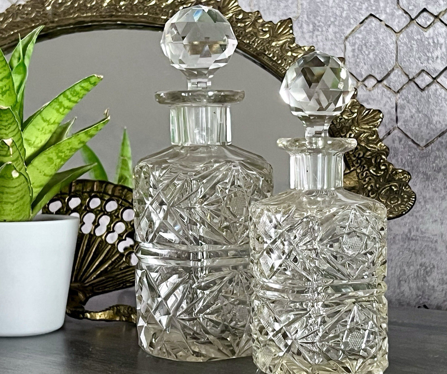 Antik ~1850-90 Baccarat 2x Flakon Parfüm kleine Glaskaraffe Schnitt Bleikristall