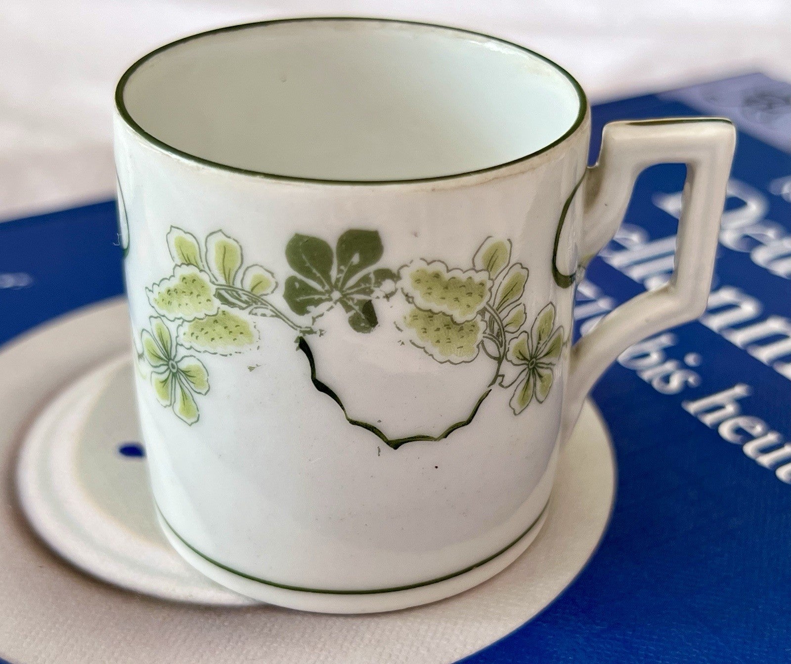 Antik Jugendstil Porzellan 1 (von 2)  Mokka Tasse Bloch Dr. Widera&Co fein