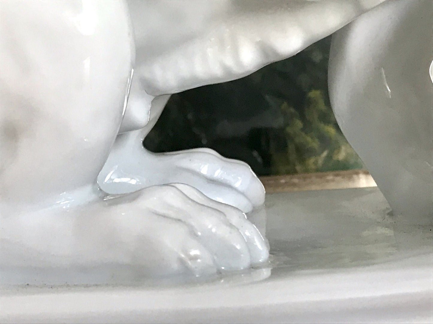 Antike Replik Porzellan Figur Löwe weiß auf Sockel Neundorf