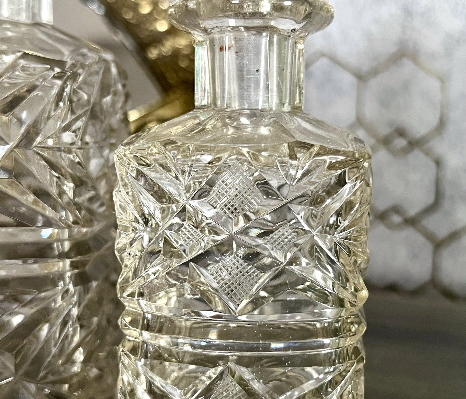 Antik ~1850-90 Baccarat 2x Flakon Parfüm kleine Glaskaraffe Schnitt Bleikristall