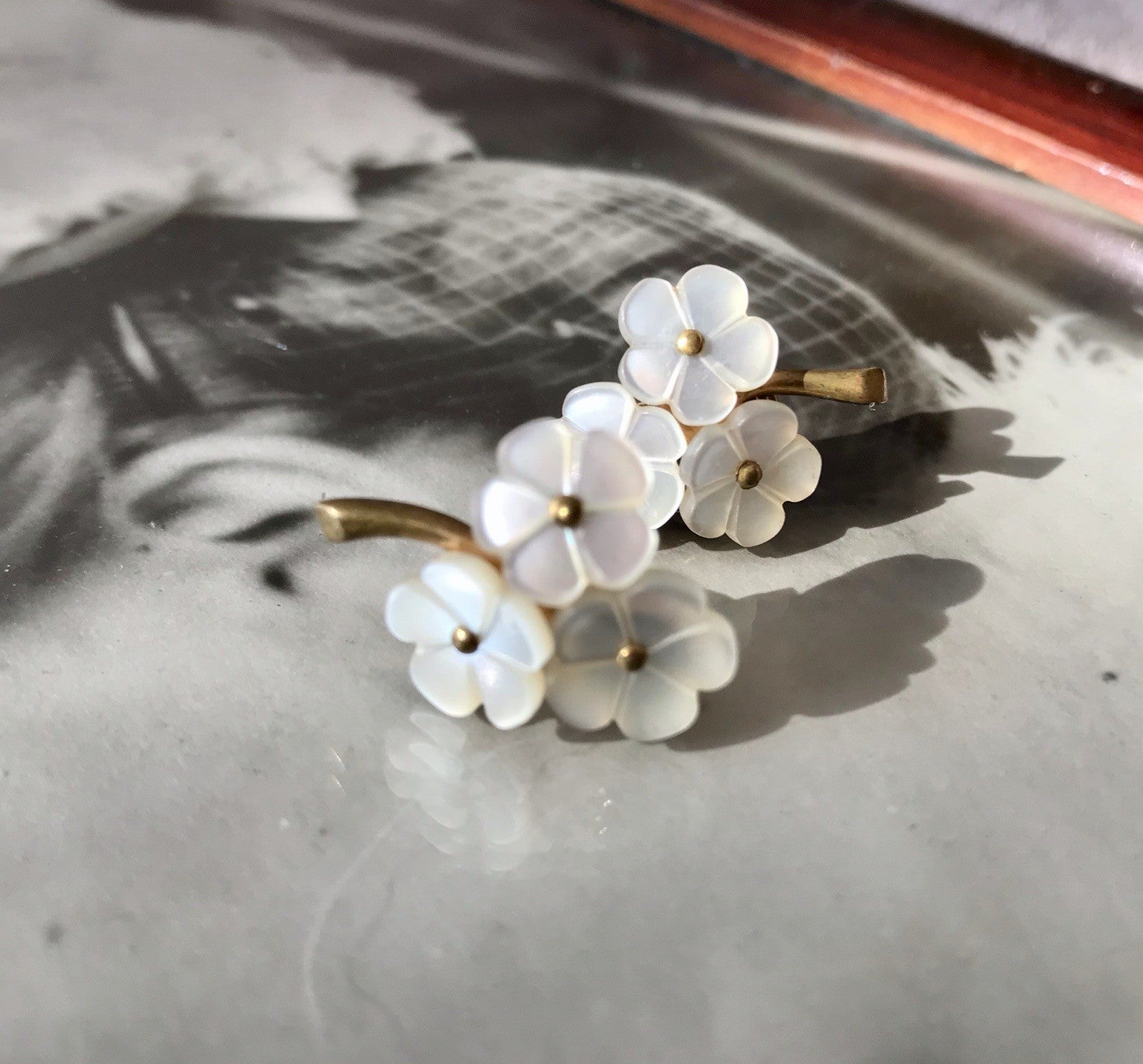 Vintage 50er Ohrclipse Ohrringe 3 weiße Blumen