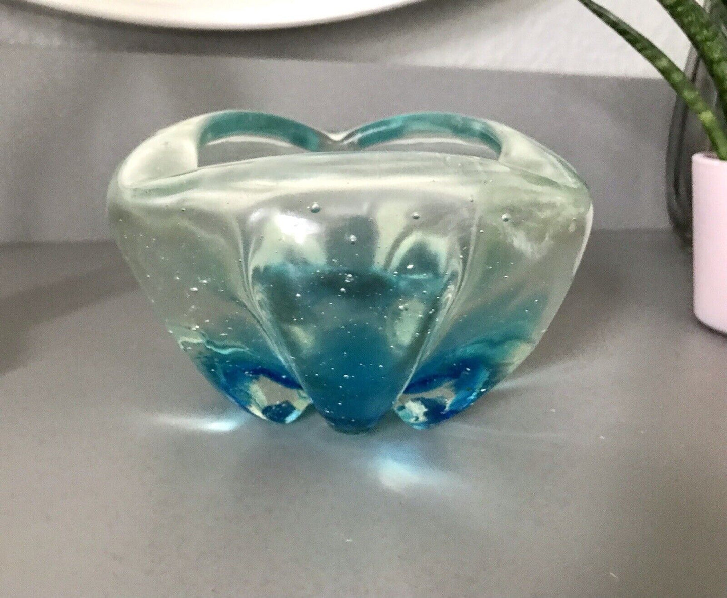 Antik ? Murano ? Schale Glasvase Glas türkis blau seidig schimmernd Lüster